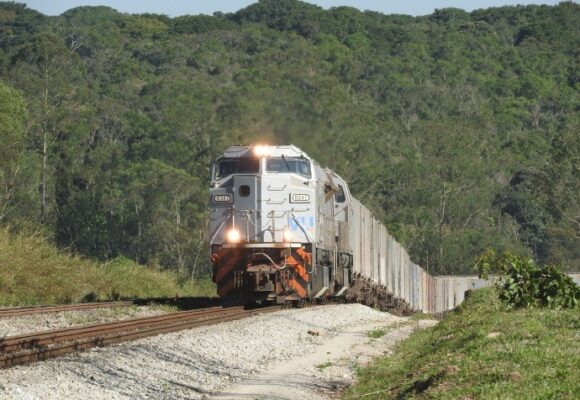 VLI alcança recordes históricos em outubro com forte crescimento nas ferrovias e portos