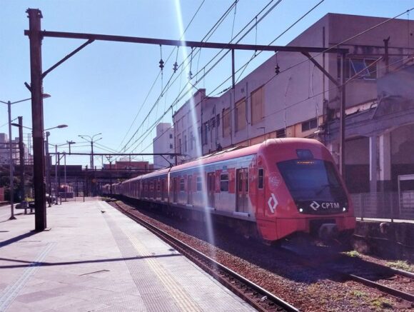 cptm-linha11-coral-serie8500-estacao-bras-renatolobo-viatrolebus2-780x588 CPTM publica edital para sinalização nas Linhas 10 e 11